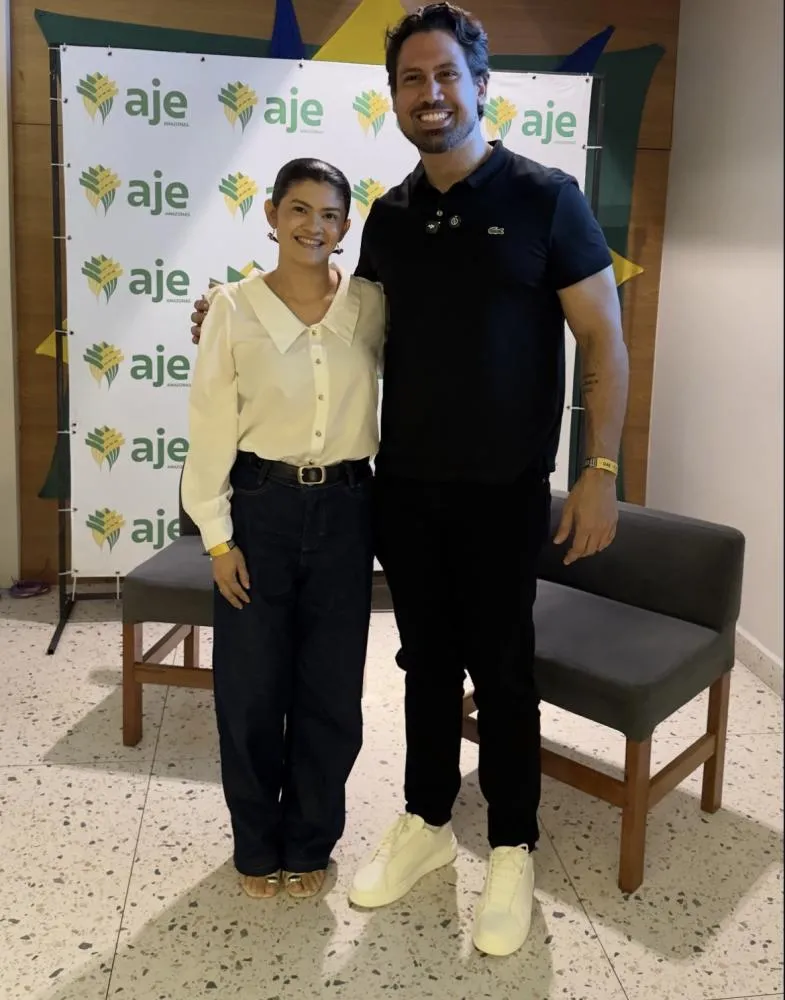 A empresária Dona Andréia, fundadora da EA Cosmetics Beauty & Academy, e o empresário Brígido Neto durante o Happy AJE, realizado em Manaus.