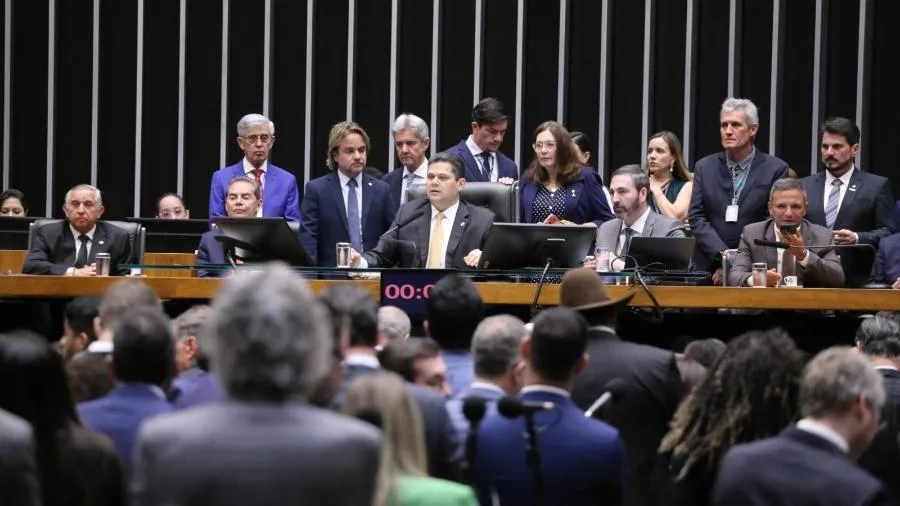 Câmara derruba veto de Lula sobre penas do 8 de janeiro e texto avança ao Senado