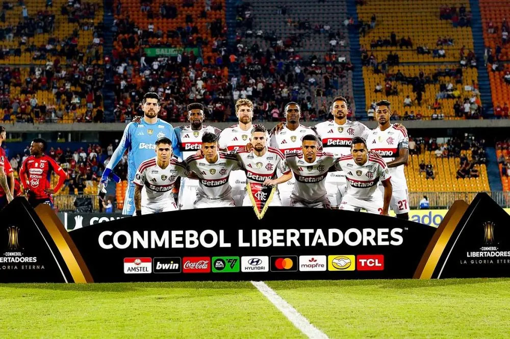 Conmebol cancela jogo do Flamengo após violência generalizada em estádio de Medellín