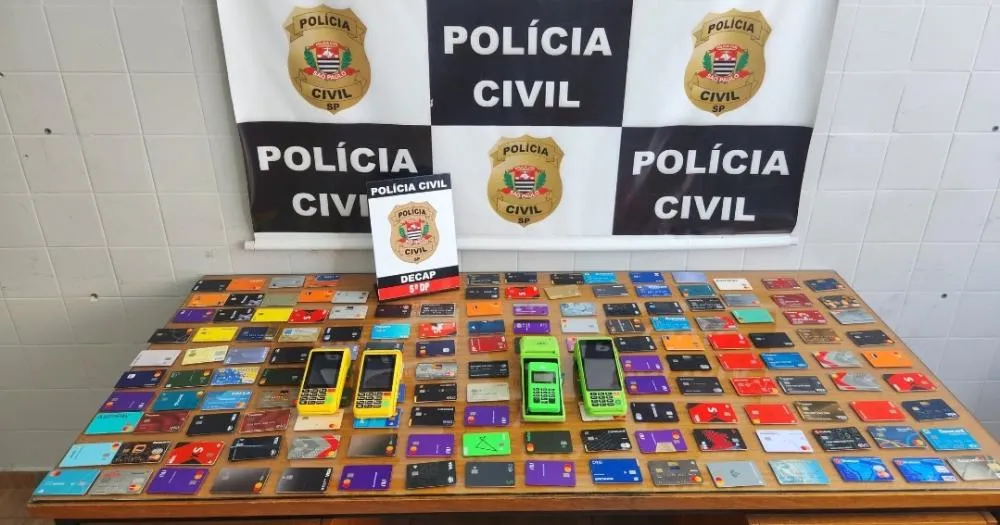 Falso ambulante é preso com mais de 250 cartões usados em golpe da maquininha em SP