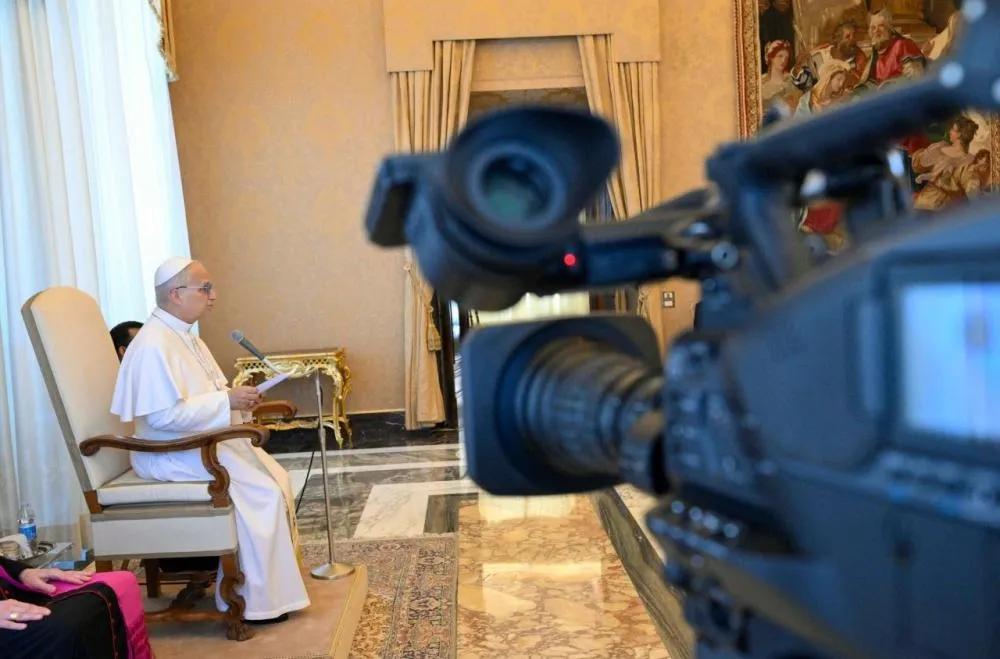  Fonte: O Papa durante o encontro com os participantes da conferência internacional “Preservar vozes e rostos humanos” Vaticano News