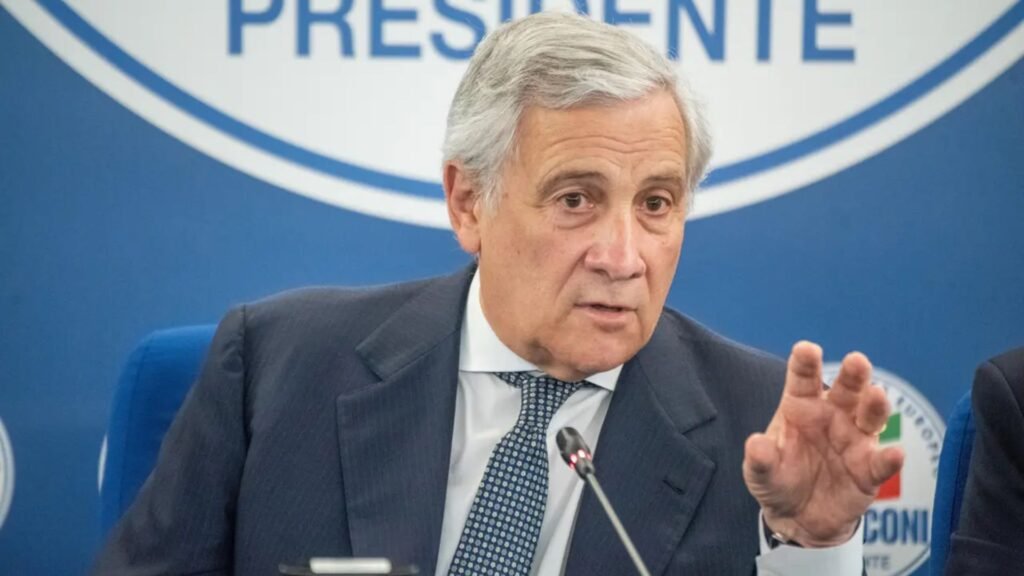 Ministro italiano diz que mulheres de saia curta “têm tendência a trair”