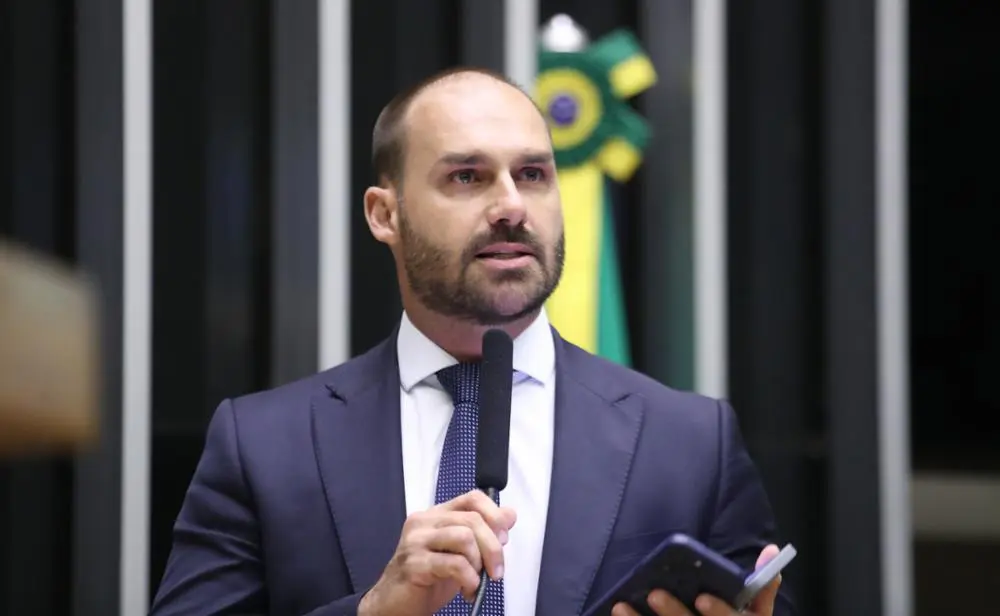 Nunes Marques manda remover posts de Eduardo Bolsonaro sobre segurança das urnas